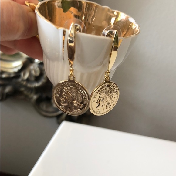 Earrings - Picture 10 of 11